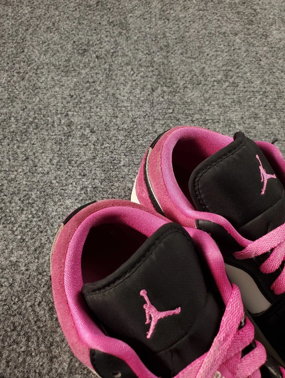 Air Jordan 1 Low SE GS Black Active Fuchsia Kids Girls 5.5 Youth CT1564-005 Pink